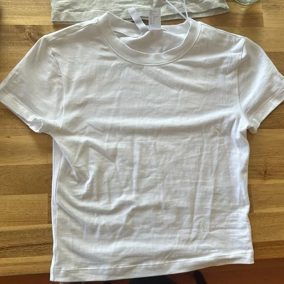 H&M basic tees - Picture 4 of 4